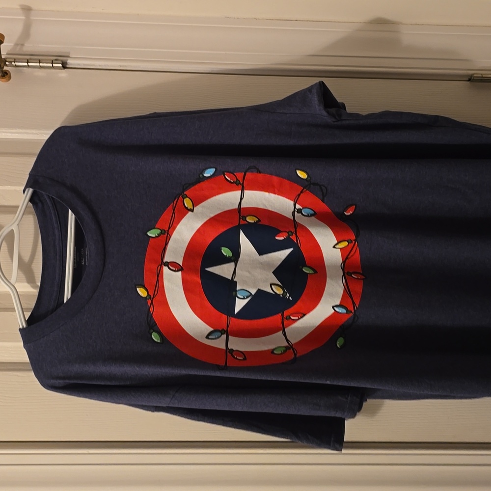 MARVEL BRAND SIGNATURE MEN'S BIG & TALL BLUE HOLIDAY CHRISTMAS LIGHTS TEE LT